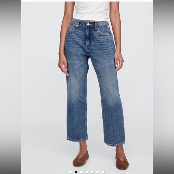 GAP Denim - Gap NWT Mid Rise Soft Relaxed Straight Crop Jeans Size 29 Long in Medium Wash
